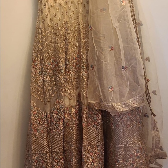 Heavily embroidered golden long salwar kameez - Picture 3 of 3